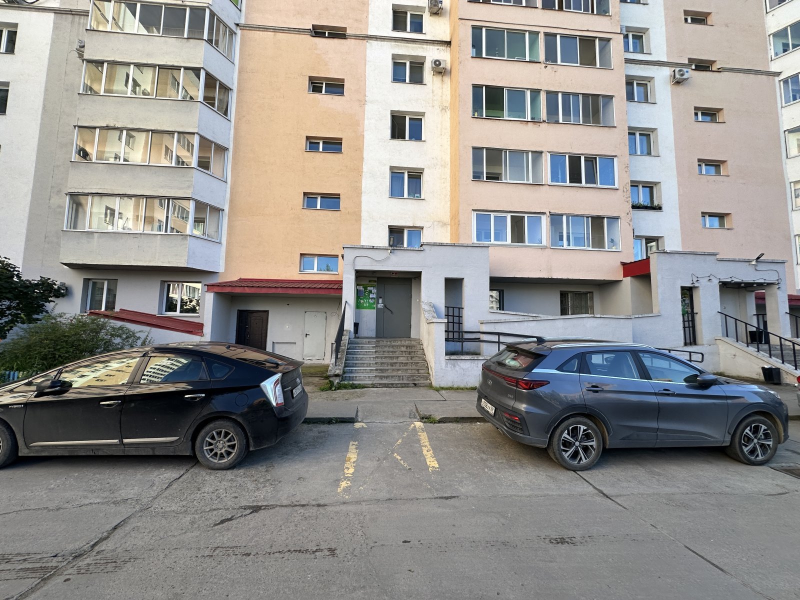 Камеры во дворе и в подъезде: что решает собрание, а что монтажник
